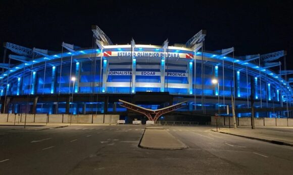 Mangueirão homenageia o penta do Paysandu na Copa Verde com iluminação azul-celeste