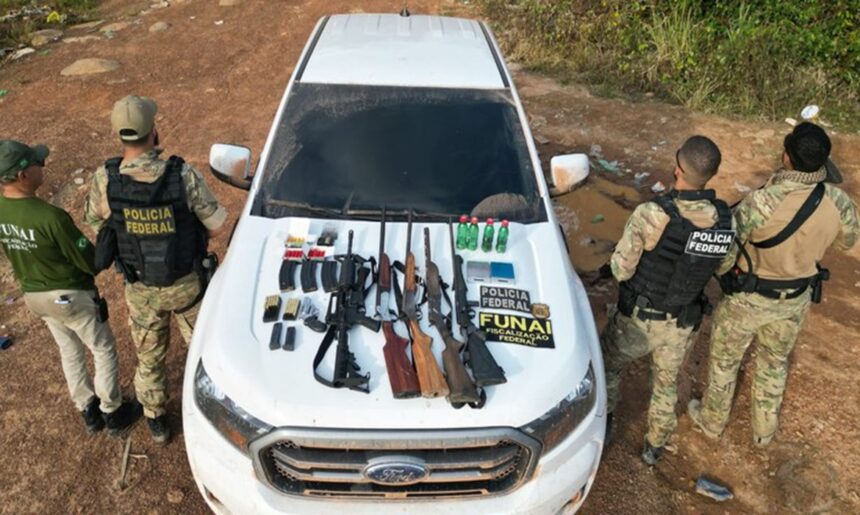 Armas e equipamentos de garimpo ilegal são apreendidos pela Funai e Polícia Federal na Terra Indígena Kayapó, no Pará