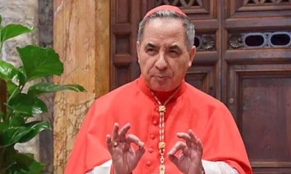 Saiba a situação de Giovanni Angelo Becciu, o cardeal demitido pelo Papa Francisco que quer participar do conclave