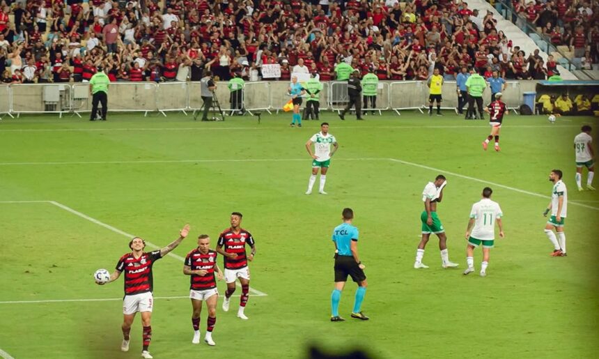 Flamengo aplica goleada no Juventude e lidera o Brasileirão