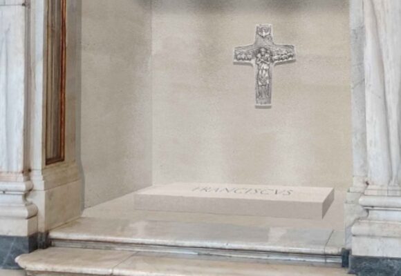 Vaticano divulga projeto do túmulo do Papa Francisco