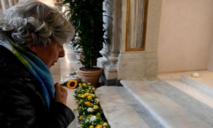 Iniciam as visitas ao túmulo do Papa Francisco