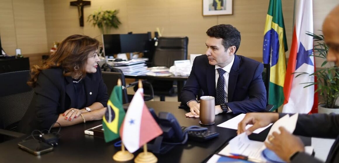 Snapins.ai_488572332_18502250227028674_6343135529852406165_n_1080 Dilvanda Faro reúne com o ministério das cidades