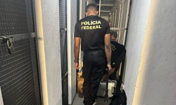 Operação é realizada em Belém pela Polícia Federal e Receita Federal contra lojas de produtos eletrônicos