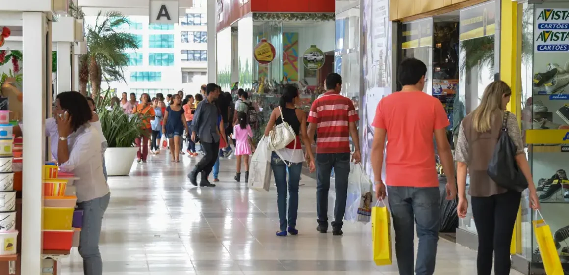 Comércio cresce 0,5% em fevereiro e atinge maior patamar da história