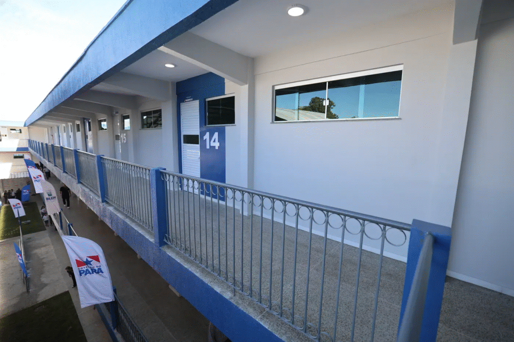 Governo entrega, em Icoaraci, a primeira escola bilíngue do Estado