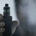 Plataformas devem remover propagandas de cigarros eletrônicos