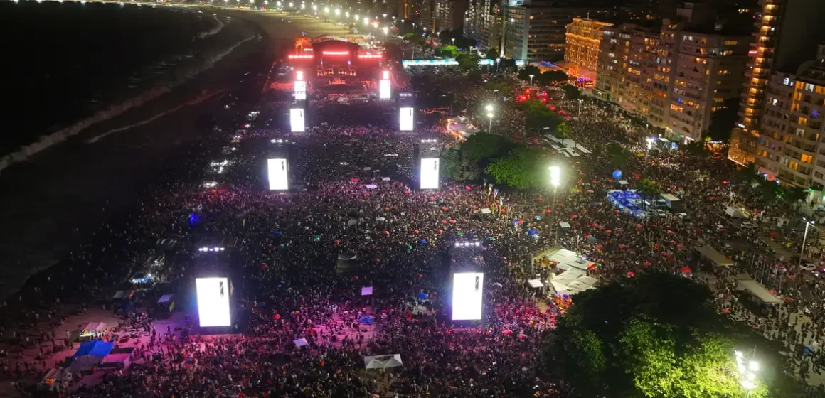 03-05-2025_-_drone_-_show_lady_gaga_-_foto_fabio_motta_2 Show de Lady Gaga leva 2,1 milhões de pessoas para Copacabana