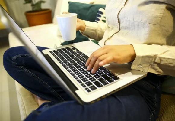 Golpes no Dia das Mães: veja como se proteger nas compras online