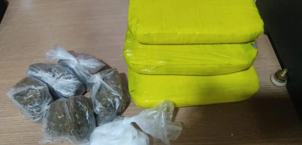 Mais de 3,800 kg de drogas são apreendidos e um suspeito de homicídio é preso na região de Óbidos