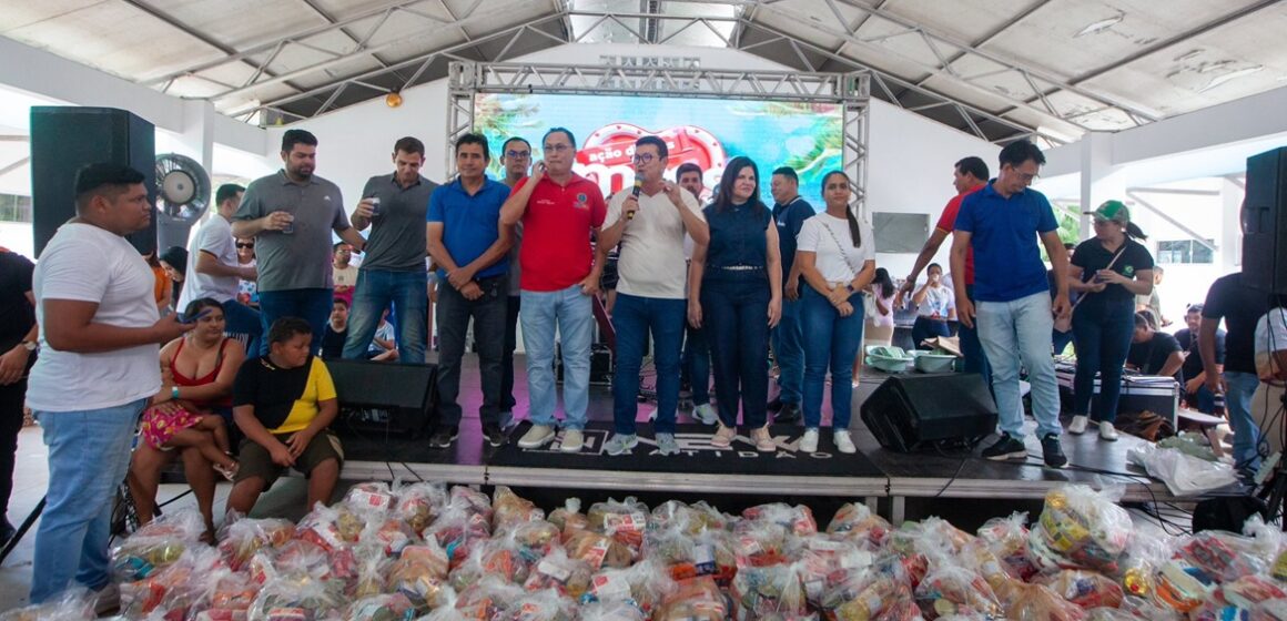 Renato Ogawa acompanha ação social na Ilha das Onças