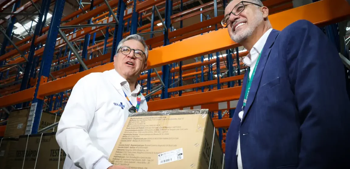 Ministério da Saúde recebe 1,3 milhão de vacinas contra a covid-19