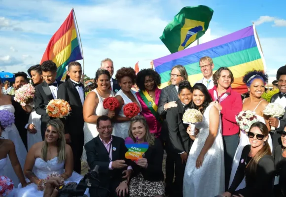 Casamento entre mulheres atinge recorde no Brasil em 2023, aponta IBGE