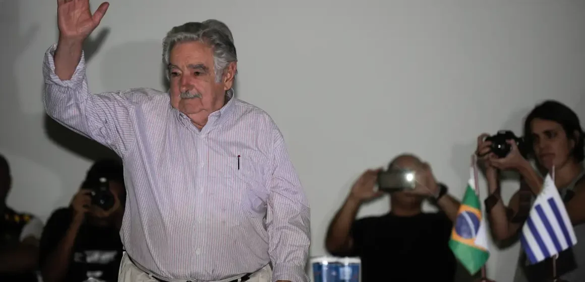 Deputados e senadores brasileiros lamentam morte de Mujica