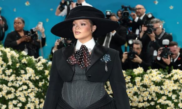 Cantora Rihanna anuncia gravidez de seu terceiro filho