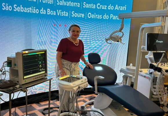 Elcione prestigia entrega de equipamentos de saúde para o Marajó
