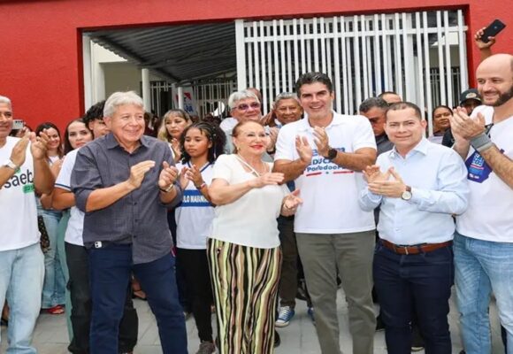Elcione acompanha entrega de escola em Belém