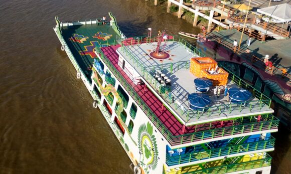 Está em Marabá para visitação o barco-obra de arte da Bienal das Amazônias Sobre as Águas
