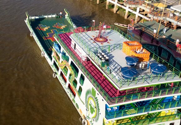 Está em Marabá para visitação o barco-obra de arte da Bienal das Amazônias Sobre as Águas
