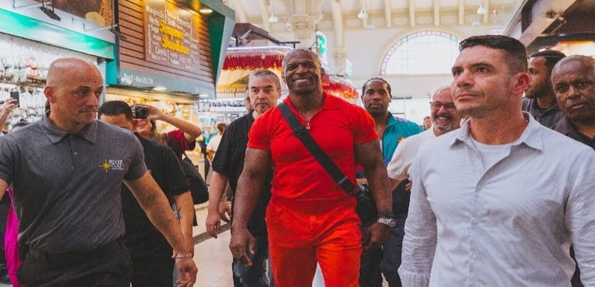 Terry Crews, ator de Julius, visita Mercadão, em São Paulo