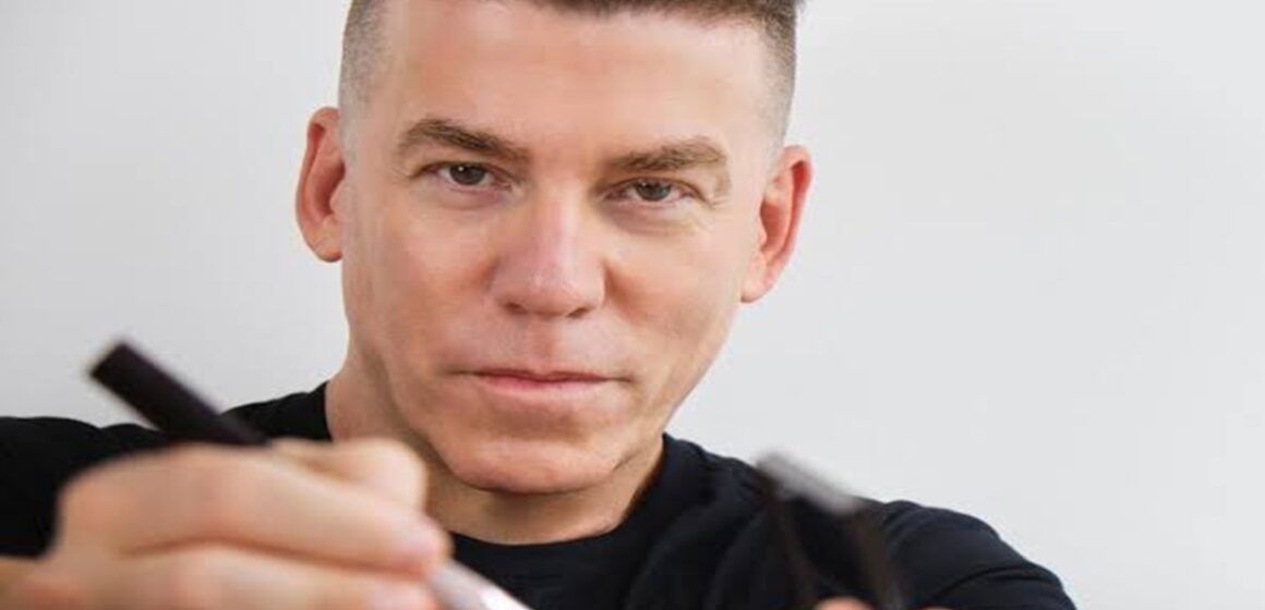 Marcos Costa aposta em maquiagens ousadas e coloridas para a temporada de shows