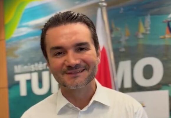 Celso Sabino explica novidade sobre viagens para professores