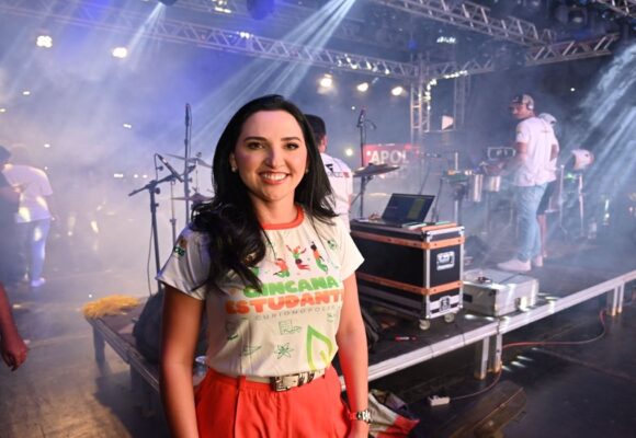 Prefeita de Curionópolis, Mariana Chamon, concede abono para todos os servidores da educação