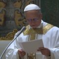 Papa Leão XIV reza sua primeira missa com cardeais na Capela Sistina