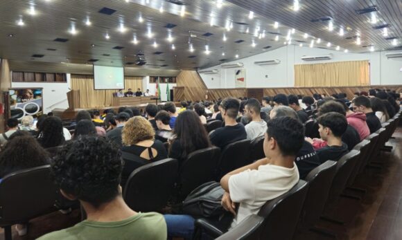 UNAMA debate tecnologia e psicologia como ferramentas educacionais em simpósio