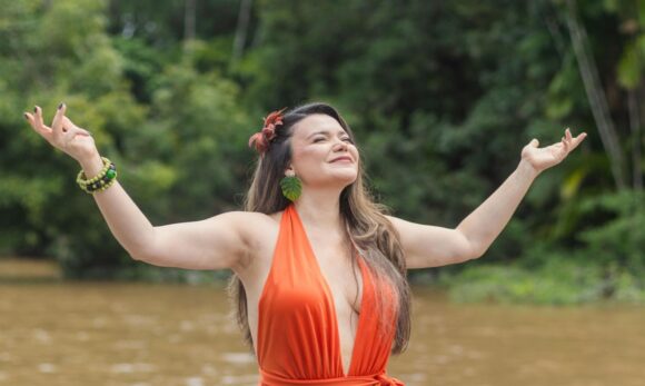 Liz Amazônia lança “Ela Sonha Alto”, terceiro single do projeto ‘Paráseuropa’