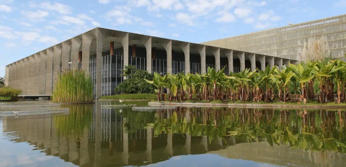 Itamaraty lança concurso com 50 vagas para diplomata e salário inicial de R$ 22,5 mil
