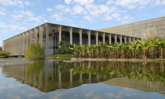 Itamaraty lança concurso com 50 vagas para diplomata e salário inicial de R$ 22,5 mil
