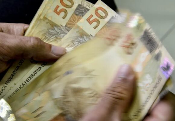 Economia brasileira avança 1,6% no 1º trimestre, aponta prévia da FGV