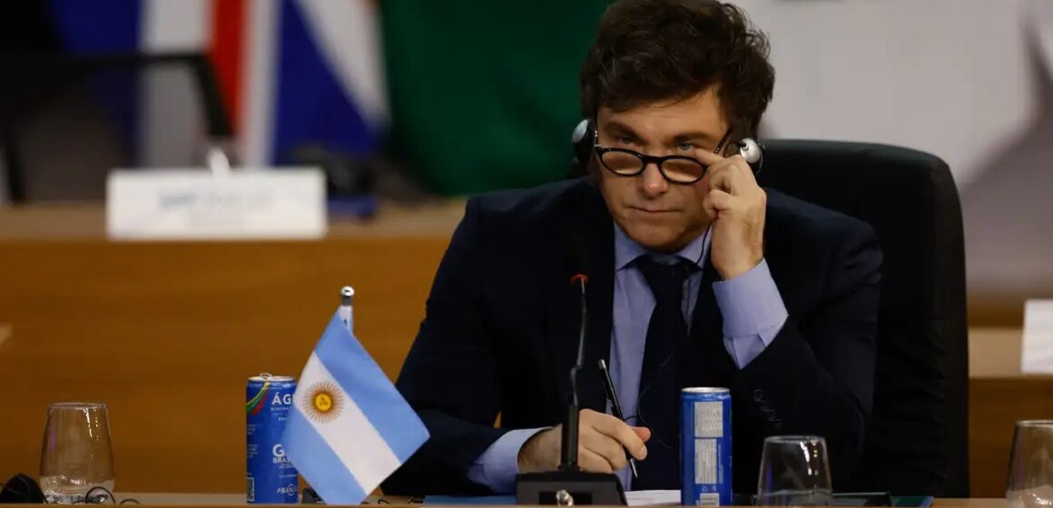 Milei supera direita tradicional em reduto de Macri e polariza política argentina
