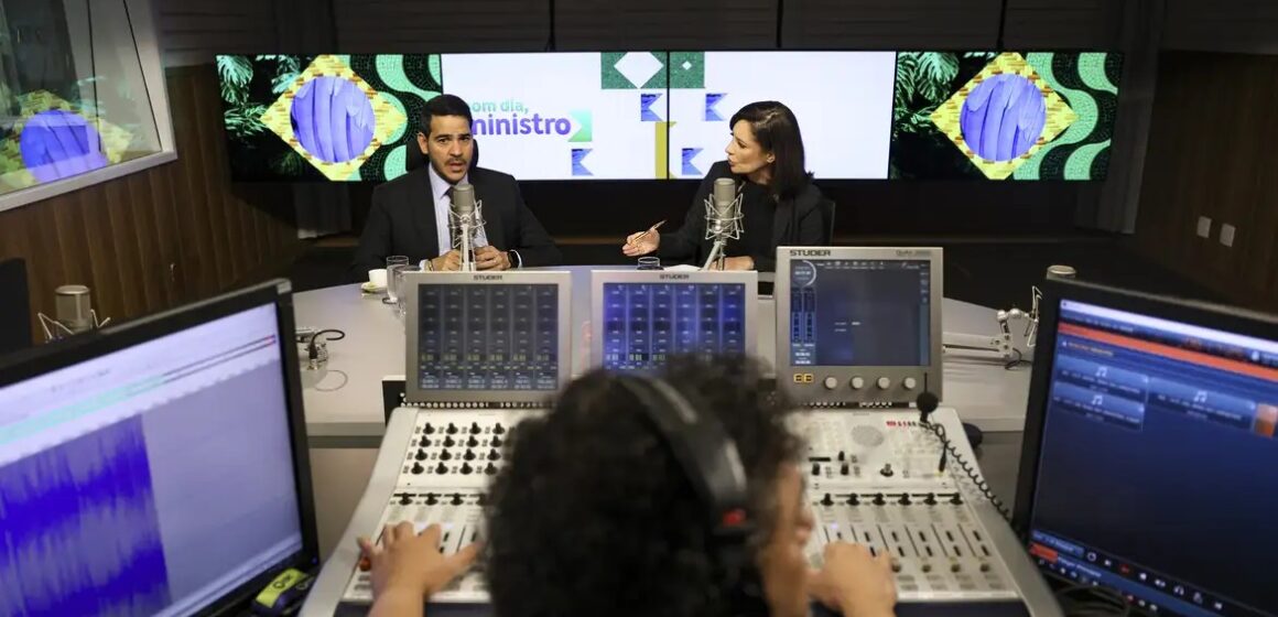 Governo avalia fim de descontos do INSS para entidades após escândalo de fraudes