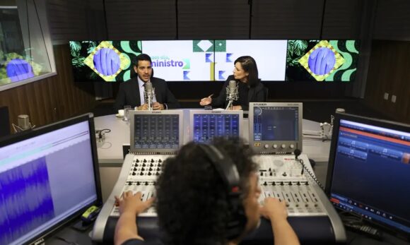 Governo avalia fim de descontos do INSS para entidades após escândalo de fraudes