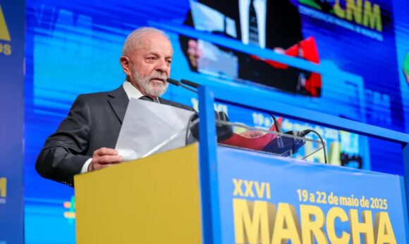 Lula anuncia crédito para reformas e ampliação de acesso a especialistas no SUS