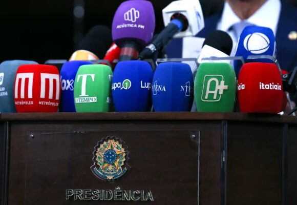Violência contra jornalistas diminui, mas ainda preocupa, aponta Fenaj