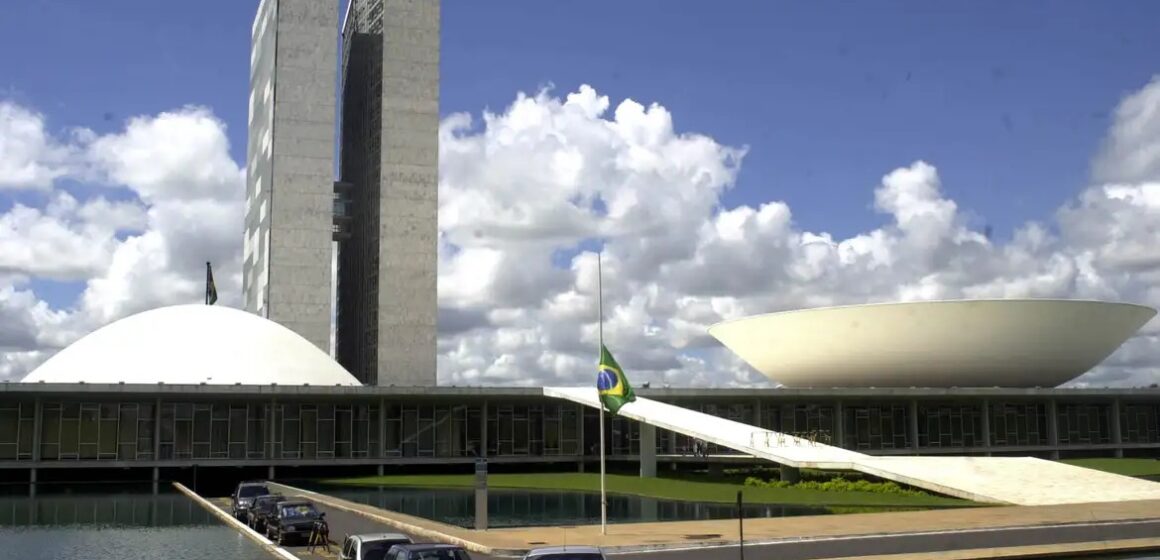 Senado avança com flexibilização do licenciamento ambiental