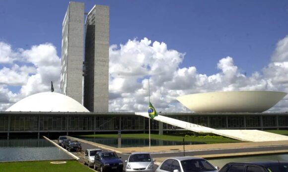 Senado avança com flexibilização do licenciamento ambiental