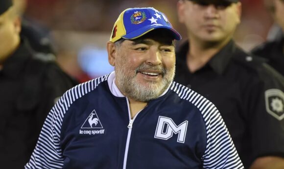 Julgamento sobre morte de Maradona é suspenso e pode ser anulado após polêmica com juíza