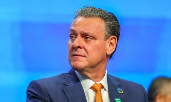 China pode regionalizar restrições à carne de frango brasileira, diz Fávaro