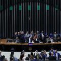 Câmara aprova urgência para projeto que proíbe desconto automático no INSS