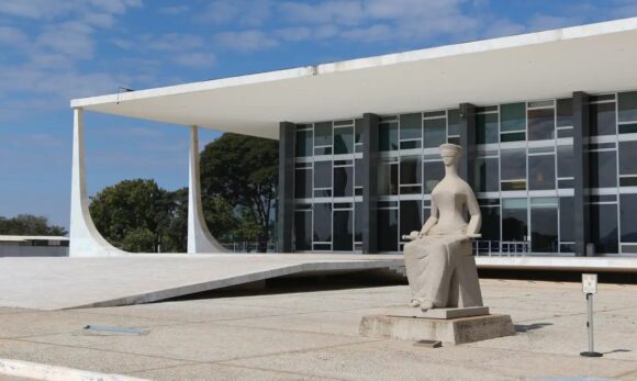 STF mantém regra que barra candidatos com contas não prestadas