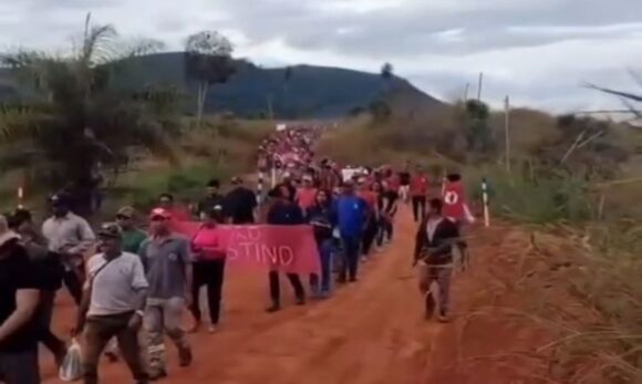 Confira imagens do protesto na Estrada de Ferro Carajás