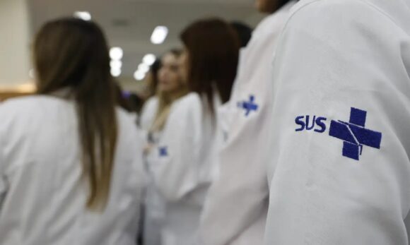 Programa Mais Médicos bate recorde histórico com 45,7 mil inscritos