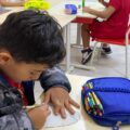 Aprendizado lúdico: como brincadeiras facilitam a imersão no inglês na infância