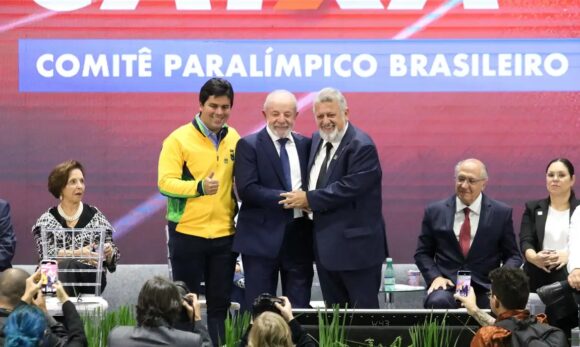 Lula propõe ampliação da Universidade do Futebol para incluir diversas modalidades esportivas