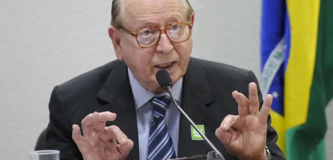WhatsApp Image 2025-05-23 at 07.30.26 Morre aos 97 anos Evanildo Bechara, referência da gramática portuguesa