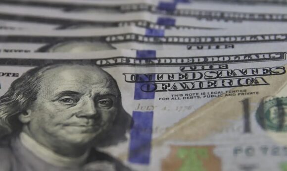 Déficit nas contas externas cai para US$ 1,3 bi em abril, mas preocupa acumulado anual